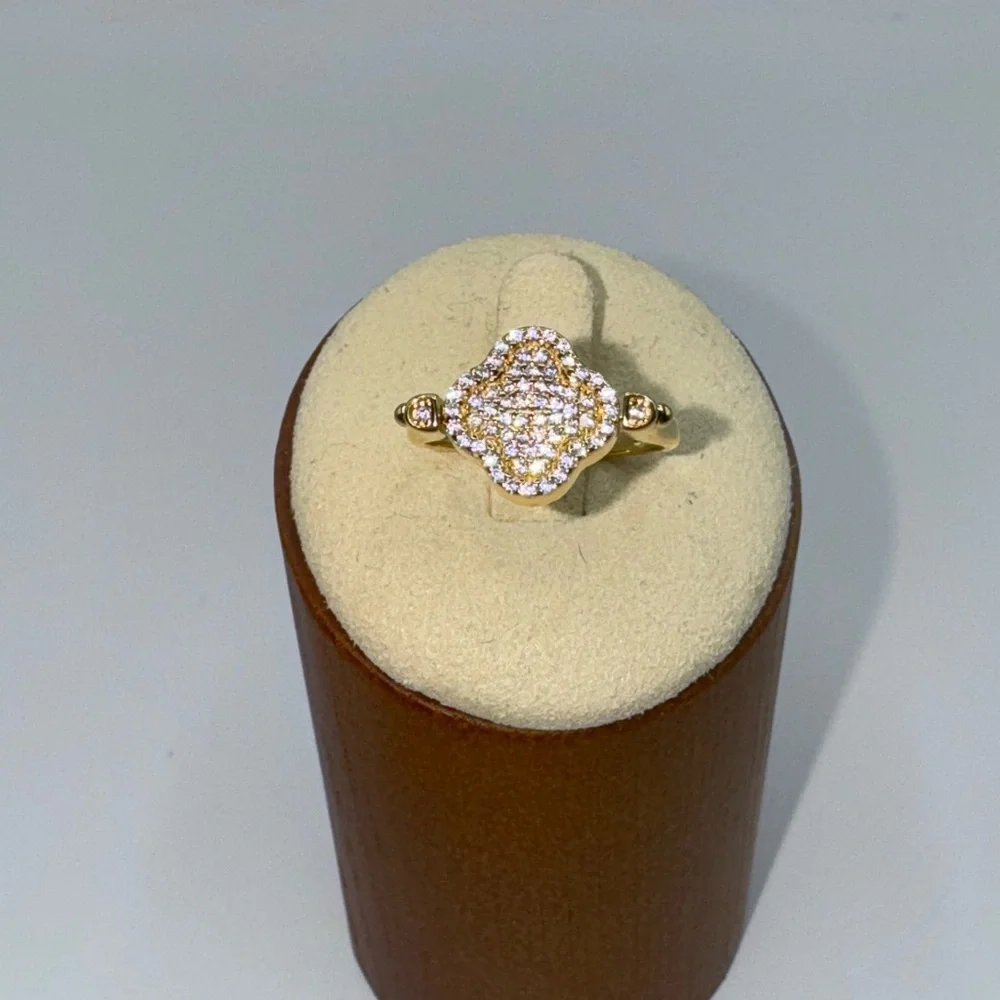 18k Clover Spinner Ring - Picture 3 of 10